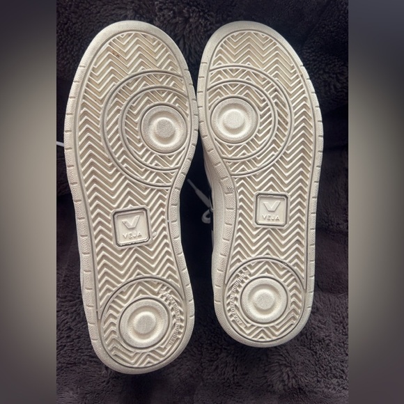 Veja Women's White and Black Sneakers - Picture 9 of 9